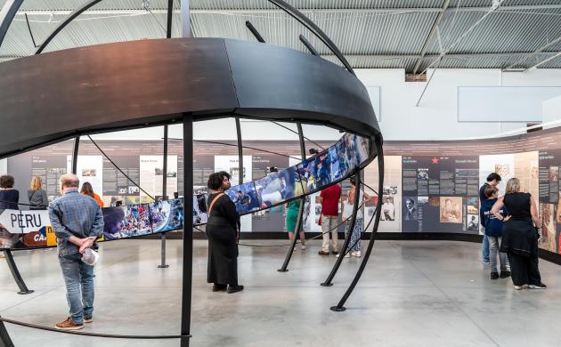 bezoekers in het museum