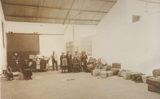 Landverhuizers in de Loods Foto van landverhuizers in de Loods